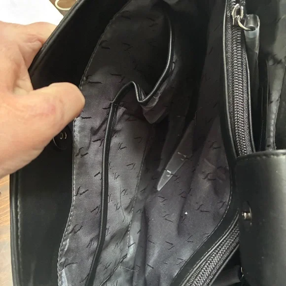 NWT Simply Vera Vera Wang Black Rockbridge Faux Leather Large Chain Tote Bag